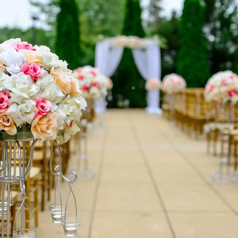 wedding-aisle-flower-arrangement-1846114.jpg